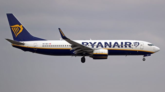Ryanair 737 window loss